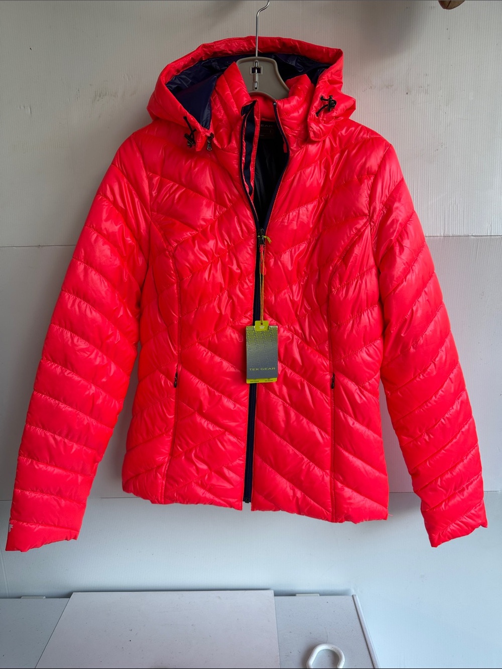 NEW TEK GEAR HOODED PACKABLE PUFFER JACKET SIZE S VIBRANT NEON PINK ZIP OFF HOOD